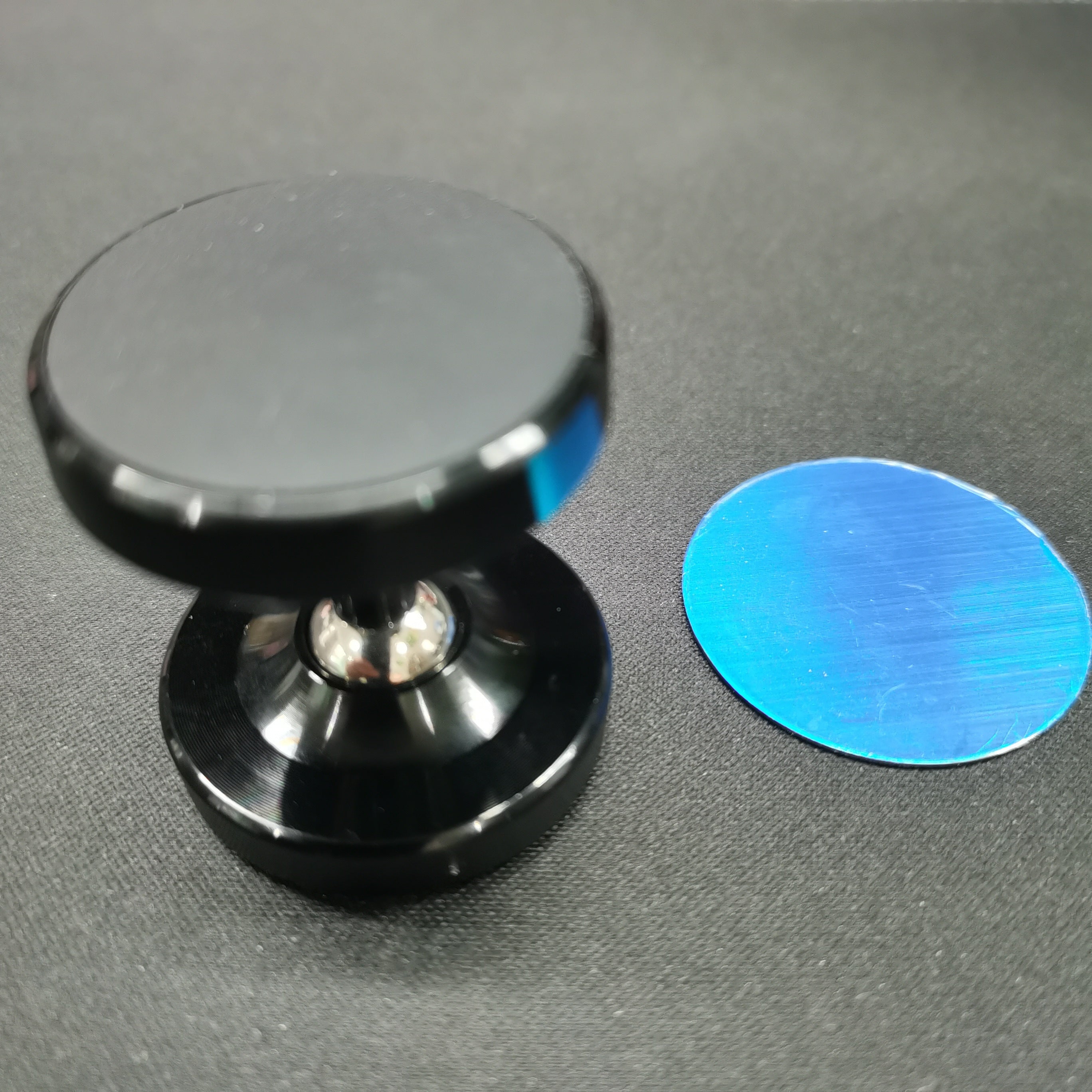 Support magnétique universel pour téléphone - Connexion facile et maintien sûr pour la salle de sport et la voiture - Robuste, résistant aux chocs et pratique pour une utilisation mains libres